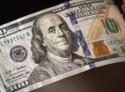 Долар в обмінниках подешевшав