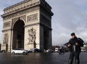 В Париже "желтые жилеты" повредили Триумфальную арку