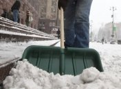 Жителей столицы попросили не ставить свои автомобили вдоль дорог