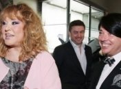 Кто будет шить наряды для детей Примадонны пока не известно.