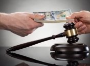 Посадовця МОН спіймали на хабарі в 300 тис. грн