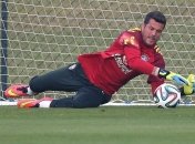 Вратарь Бразилии готовится к серии пенальти