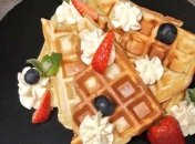 Хрусткі й золотисті бельгійські вафлі: як приготувати неймовірні ласощі