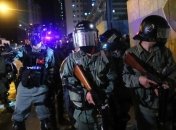 В Гонконге пошли в ход "коктейли Молотова": атаковано метро