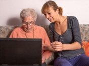 Бабушка не может указать свой возраст в Facebook