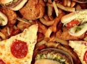 Ученые: Из-за жирной пищи люди не чувствуют себя сытыми