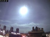 Яскравий спалах над Києвом породив хвилю мемів: у мережі жартують про "НЛО"