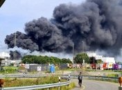 В Германии мощный взрыв на химпредприятии: людей предупреждают об опасных веществах, есть пропавшие без вести (видео)