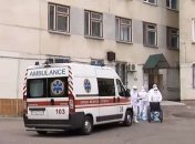 Женщина родила дочь прямо на земле у закрытых дверей больницы в Черкассах (видео)