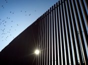 Трамп хочет лично "заложить камень" в строительство мексиканской стены 