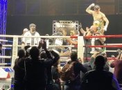 Непобедимый боксер-чемпион за 45 секунд отправил претендента в нокаут (видео)