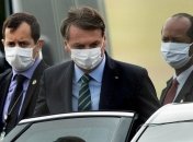 Президента Бразилии заставили "исправить свое неподобающее поведение" и надеть маску