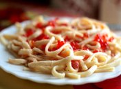 Спагетти с семгой и красной икрой