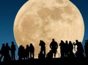 К Земле приближается огромная Суперлуна