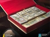 Деньги, полученные в результате преступной деятельности, в китайской шкатулке