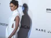 Виктория Бекхэм шпионит за 16-летним сыном 