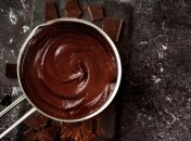 Вона лягає на випічку м’яко і не розтікається