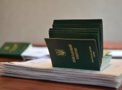 Украинцам продолжают вручать повестки в военкоматы