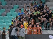 Игроки "Шахтера" с болельщиками