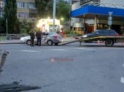 В Киеве на дороге не разминулись таксист и мотоциклист: есть жертва (эксклюзивные фото)