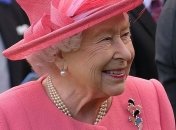 Королевские тонкости: детали гардероба, которым Елизавета II отдает предпочтение (Фото)