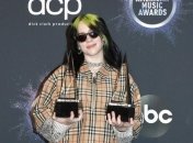 Билли Айлиш в купальнике развлекается на Гавайях (Фото, Видео)