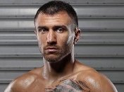 Роберт Гарсия прогнозирует победу Ломаченко в бою с Линаресом