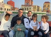 Карусели и тир: стало известно, как Роналду развлекается в Саудовской Аравии (фото)