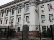 Под посольством РФ "судят" Путина