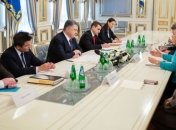 Порошенко обсудил с Нуланд выполнение Минских соглашений