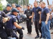 Столкновения в Одессе: возле мэрии пострадали 36 правоохранителей 
