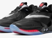 Nike выпустила "умные" кроссовки с автоматической шнуровкой 