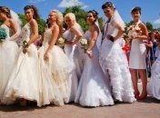 Тернопольские невесты дефилируют по городу