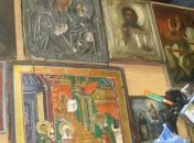 Украинец пытался вывезти в Россию старинные иконы, ордена и медали