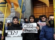 Нацкорпус под зданием СБУ требовали наказать Медведчука (Видео)