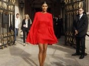 Тина Кунаки появилась на улицах Парижа в потрясающем "аутфите" (Фото)