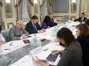 Налаживание контакта с жителями ОРДЛО: у Зеленского прошло совещание 