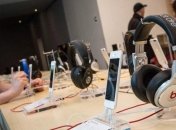 Apple разрешила послушать наушники перед покупкой в Apple Store