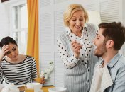 Девы, Скорпионы и Рыбы во всем полагаются на свою мать