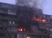 Появились фото и видео масштабного пожара в жилой многоэтажке в Киеве