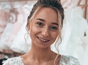 Наречена Віктора Павлика похизувалась весільною сукнею (Фото)