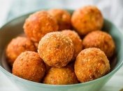 "Тягучие облачка": победитель шоу "Мастер Шеф" Евгений Клопотенко поделился рецептом сырных шариков  