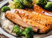 Рыба получается очень вкусной и сочной