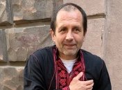 Балух примерял новую вышиванку вместо той, которую отняла Россия (Видео)