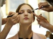 Как безопасно наносить макияж?