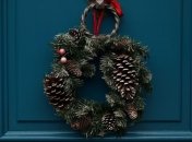 Как сделать рождественский дверной венок: идея декораторов Елизаветы II (видео)