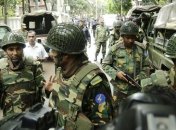 Жертвами нападения боевиков на ресторан в Дакке стали 20 человек