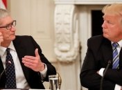 Трамп: Apple намерена построить три завода в США 