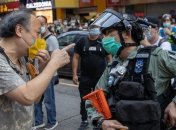 "Молчаливый" протест: в Гонконге протестующие опять подрались с силовиками 