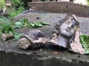 Ураган во Львове: на Лычаковском кладбище повреждены 70 памятников